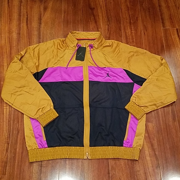 NWT Men´s size L Jordan windbreaker jacket Jackets & Coats
